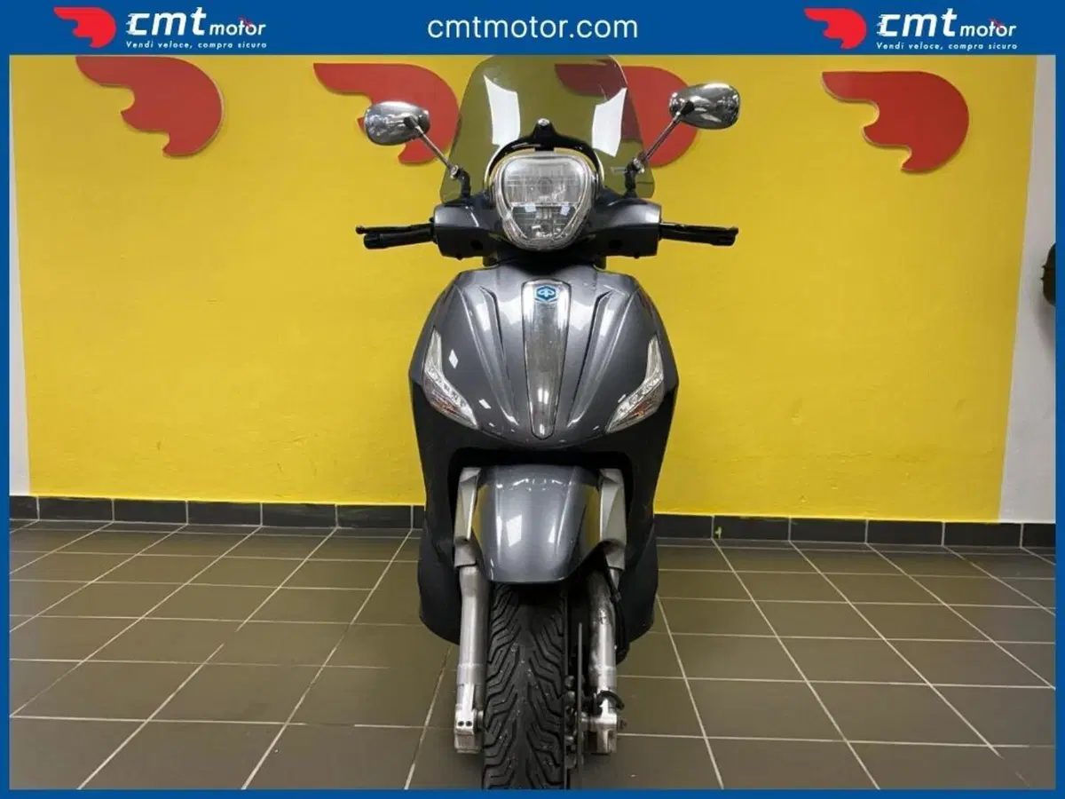 Piaggio Beverly 300 i.e. ABS-ASR (2016 - 20) (2)