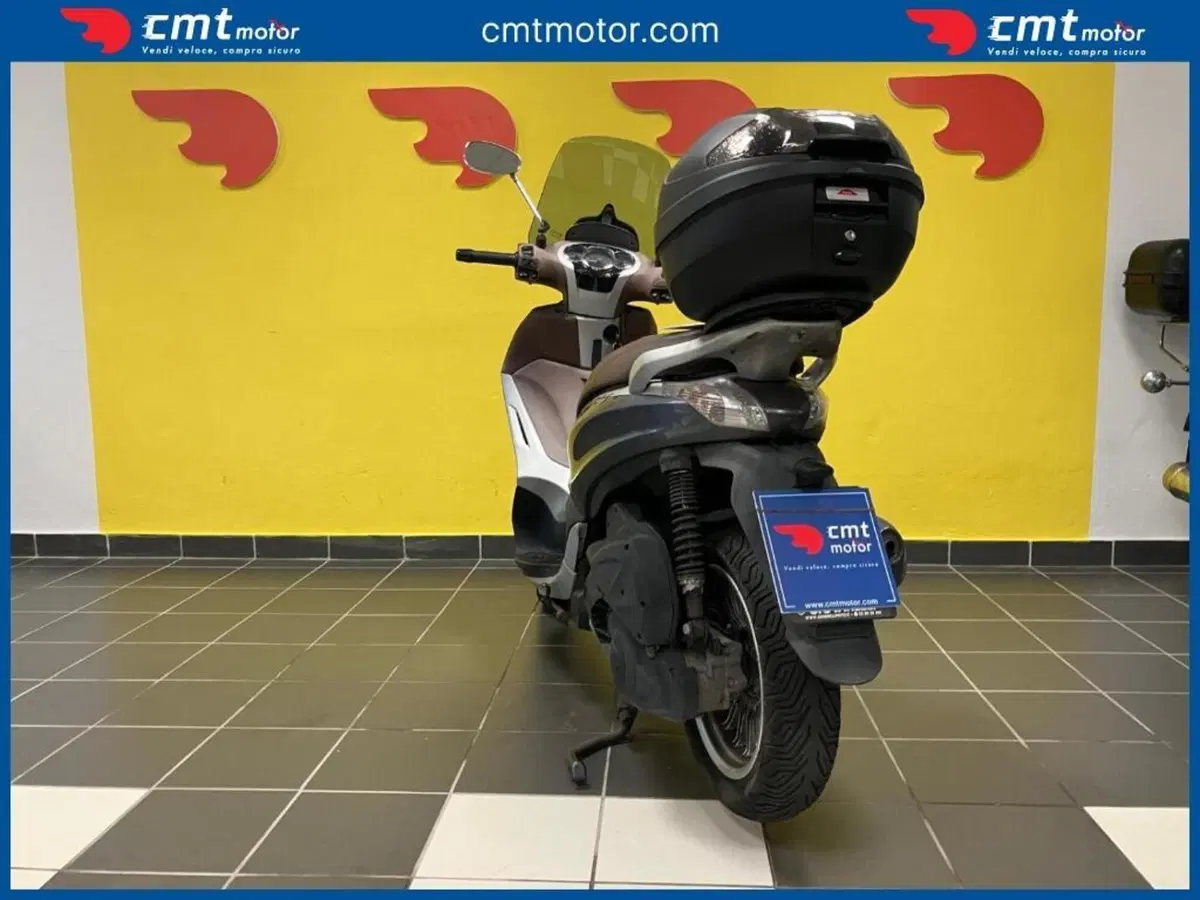 Piaggio Beverly 300 i.e. ABS-ASR (2016 - 20) (4)