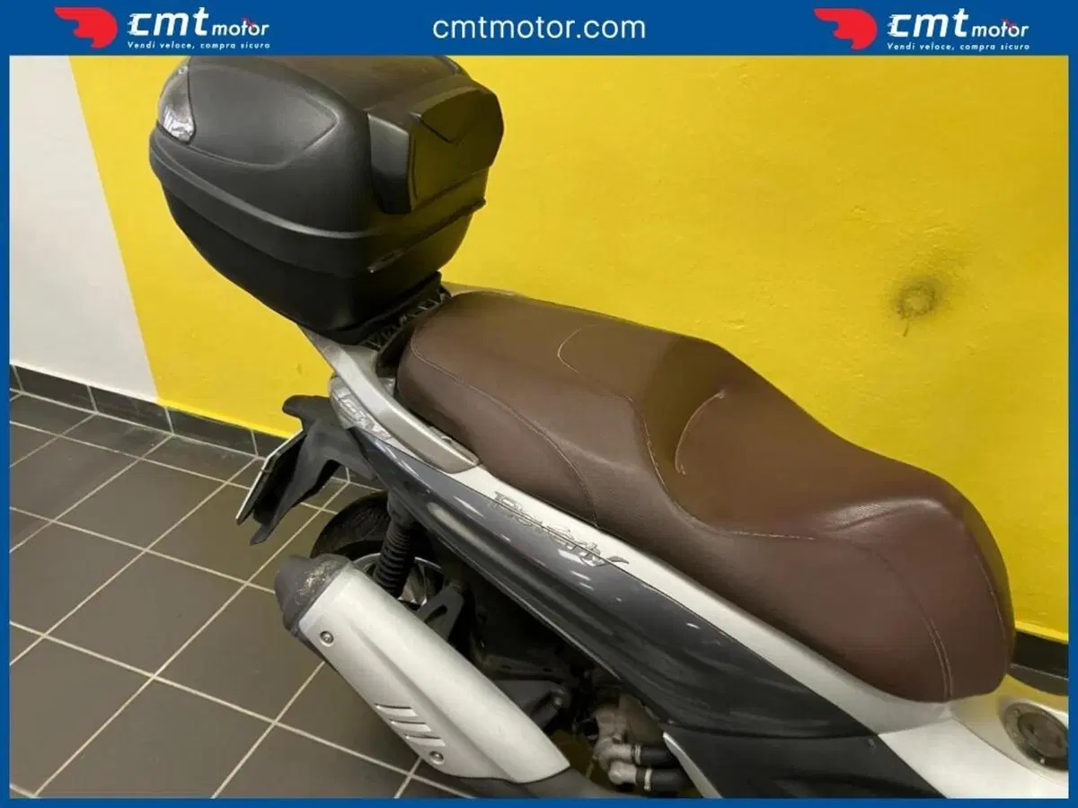Piaggio Beverly 300 i.e. ABS-ASR (2016 - 20) (9)