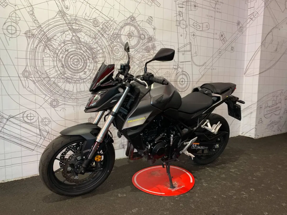 Honda CB 750 Hornet (2025) (4)
