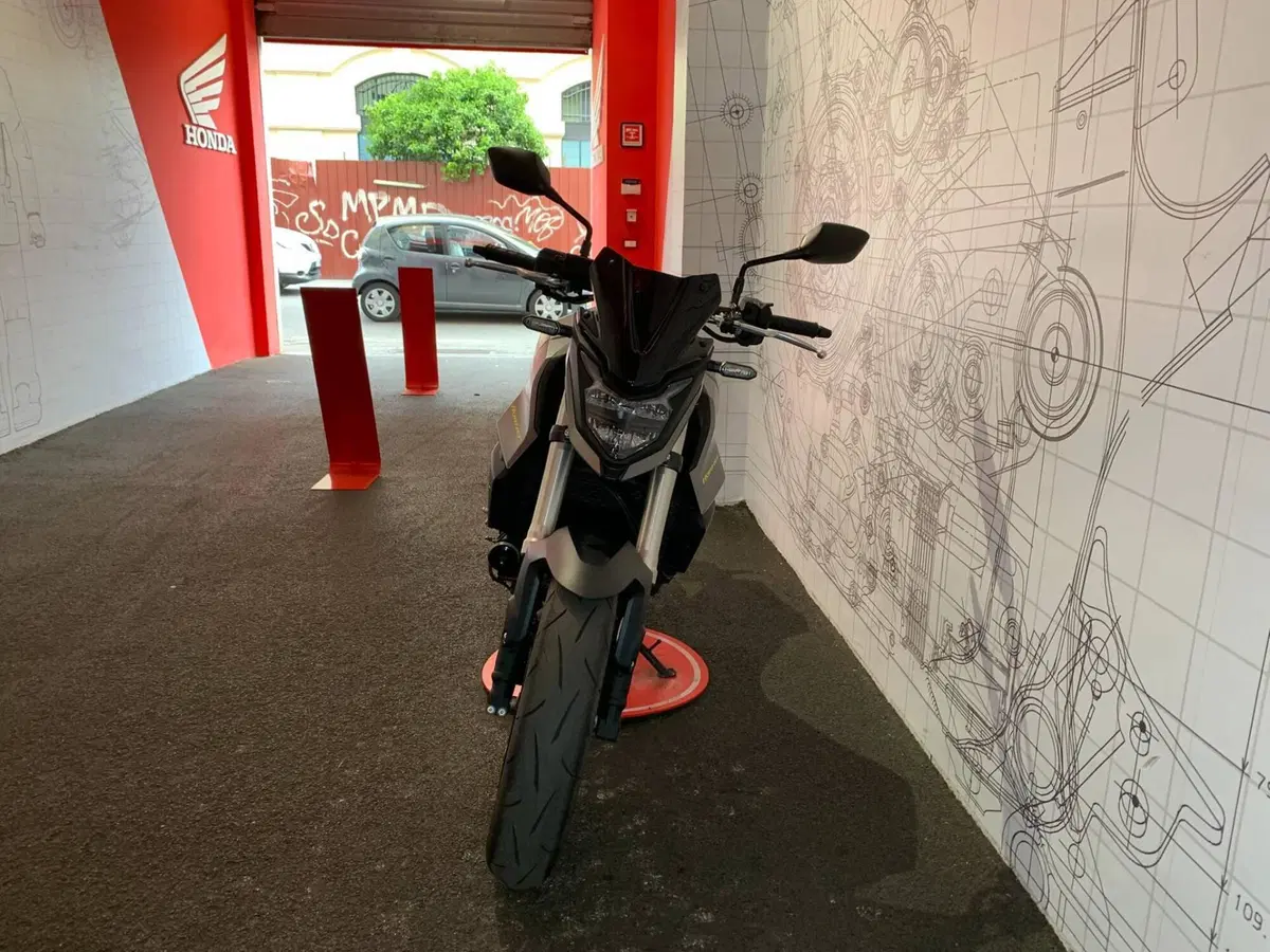 Honda CB 750 Hornet (2025) (5)
