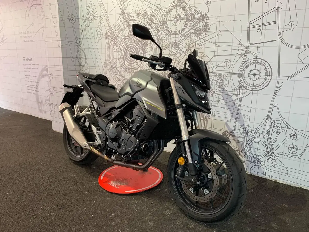 Honda CB 750 Hornet (2025) (3)