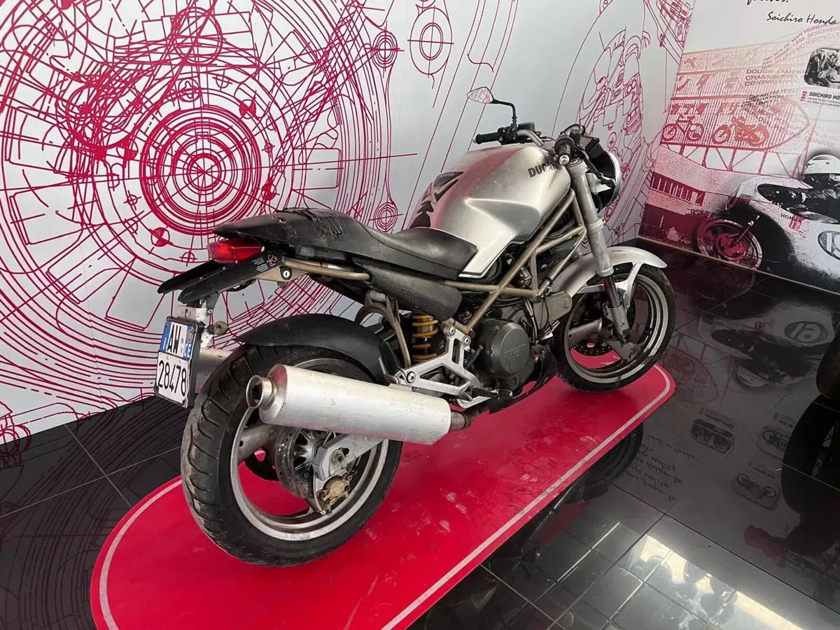 Ducati Monster 600 Dark (1998 - 01) (2)