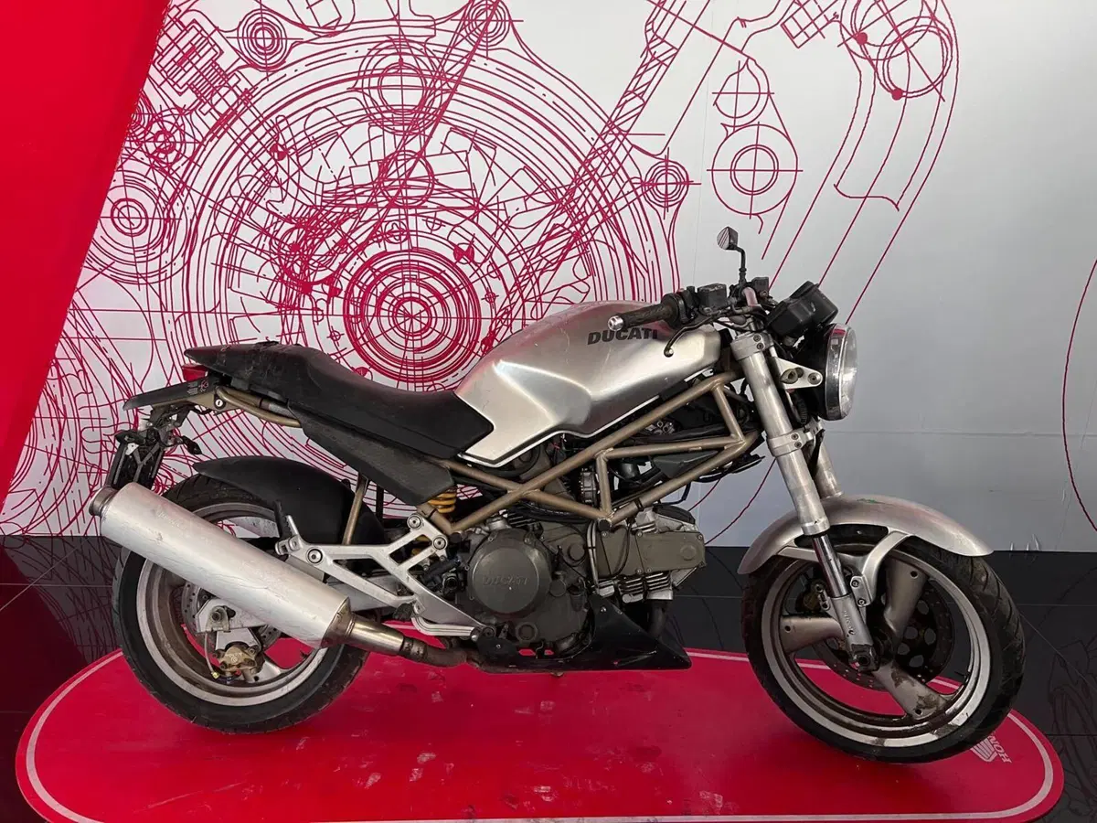 Ducati Monster 600 Dark (1998 - 01)