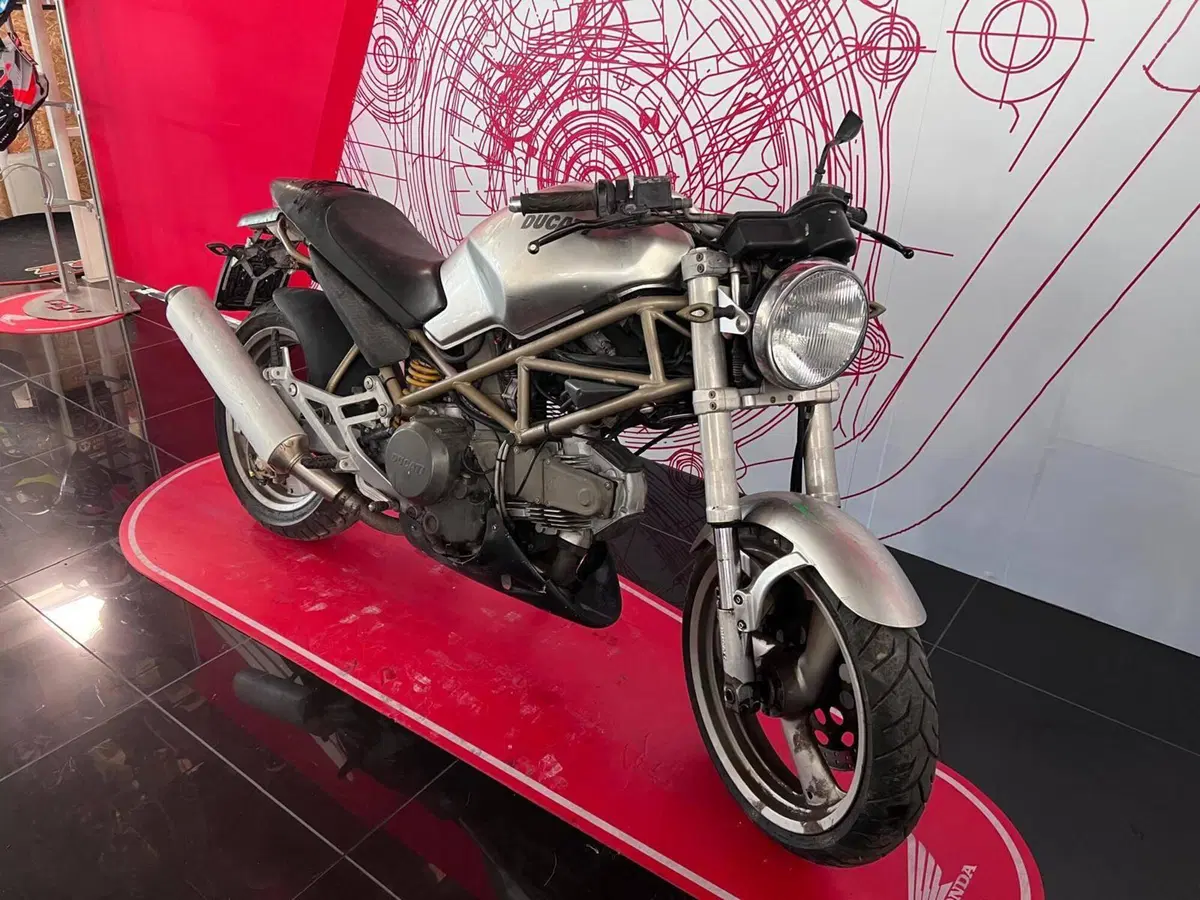 Ducati Monster 600 Dark (1998 - 01) (3)