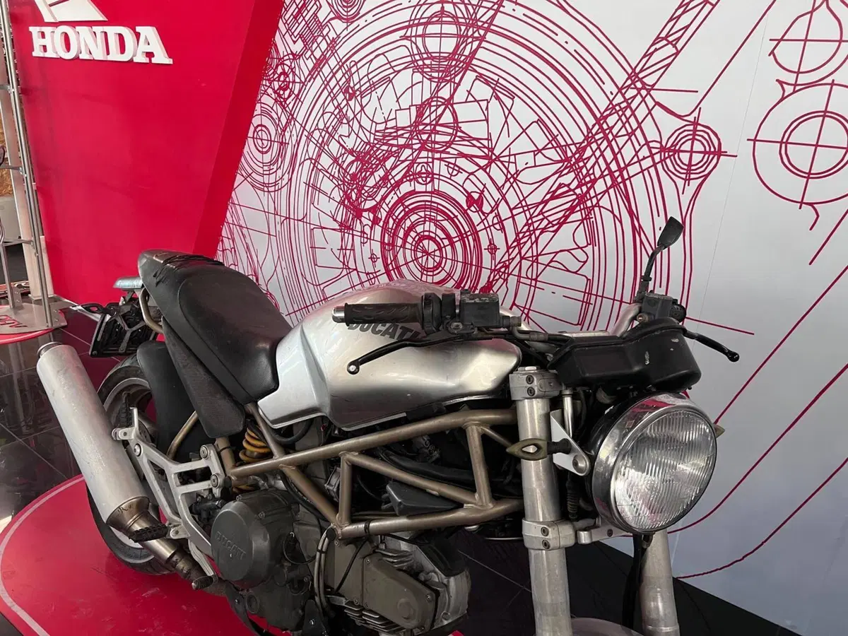 Ducati Monster 600 Dark (1998 - 01) (4)