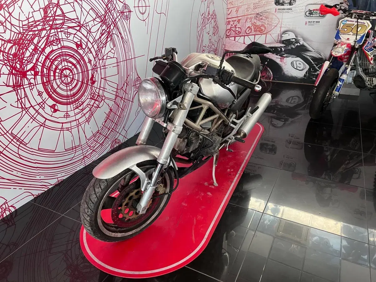 Ducati Monster 600 Dark (1998 - 01) (6)