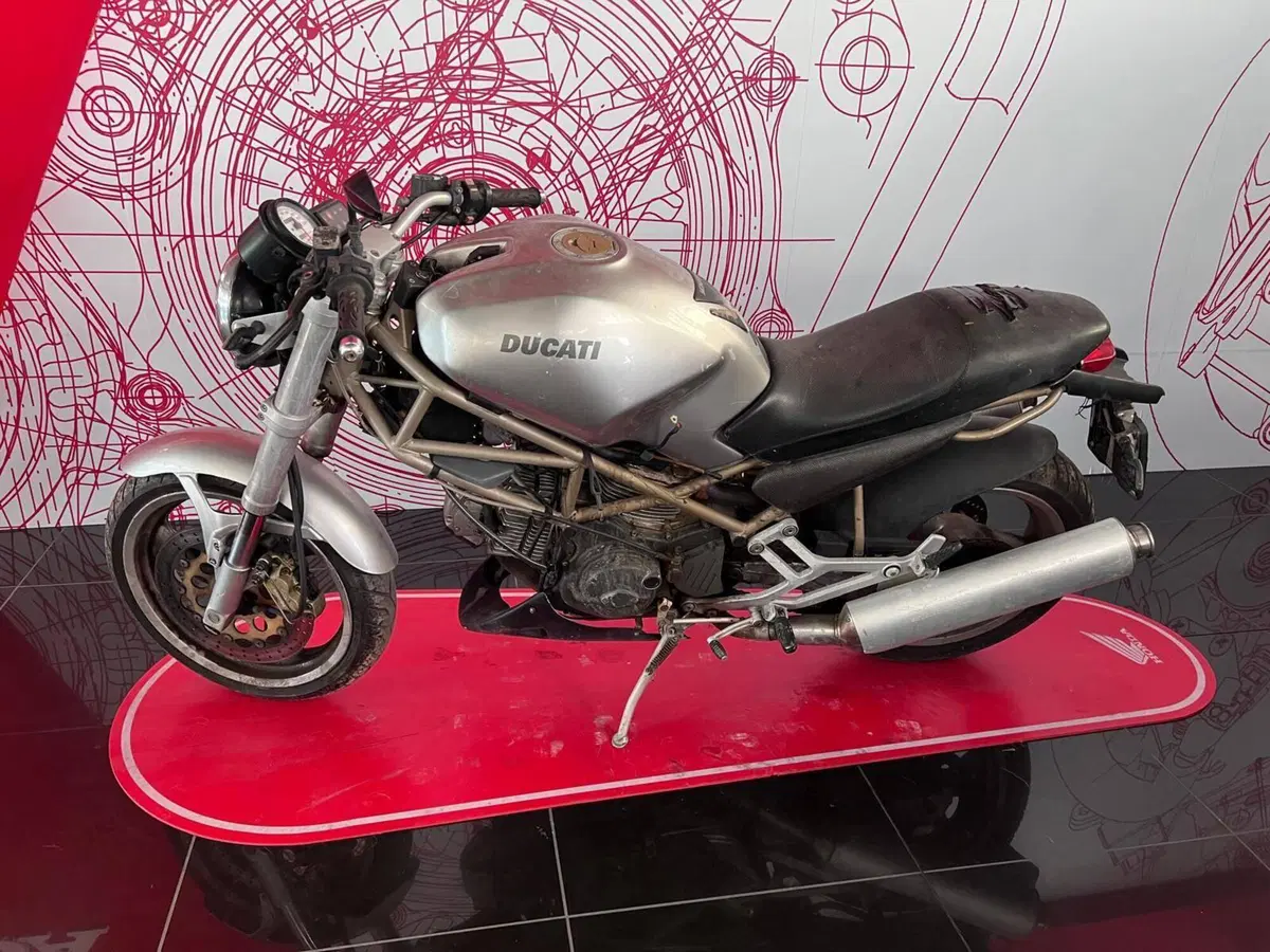 Ducati Monster 600 Dark (1998 - 01) (7)