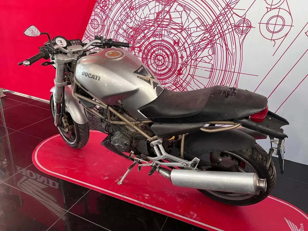 Ducati Monster 600 Dark (1998 - 01) (8)