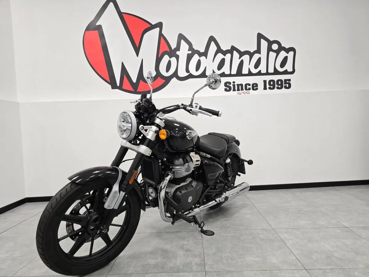 Royal Enfield Super Meteor 650 (2023 - 26) (4)