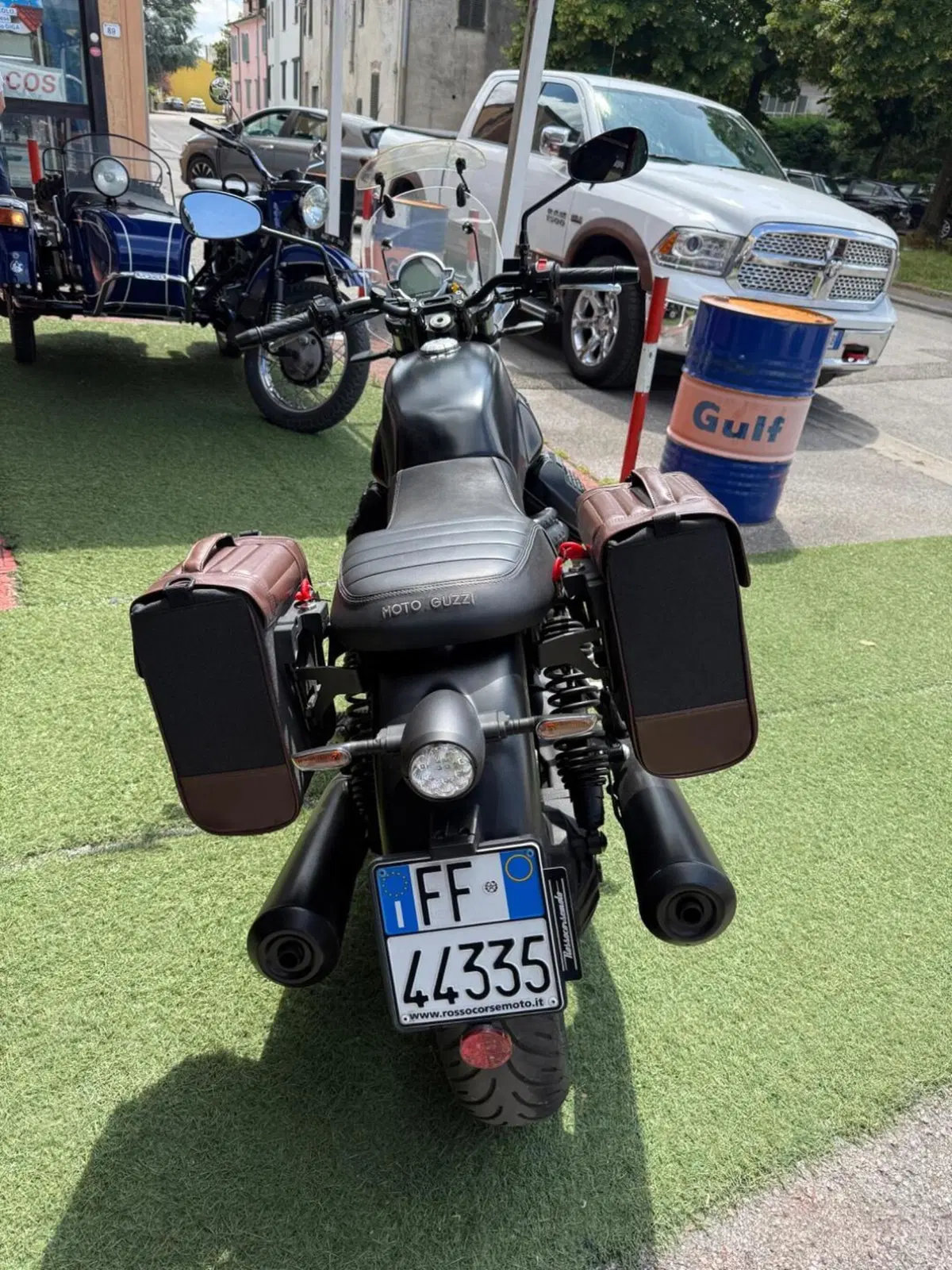 Moto Guzzi V7 Stone (2021 - 24) (6)
