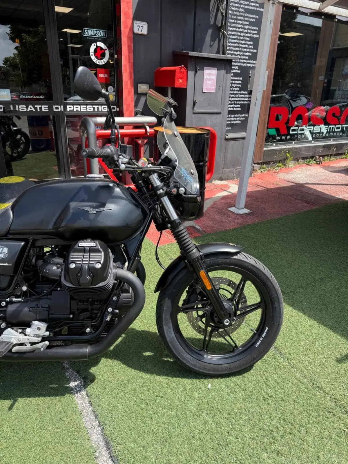 Moto Guzzi V7 Stone (2021 - 24) (7)