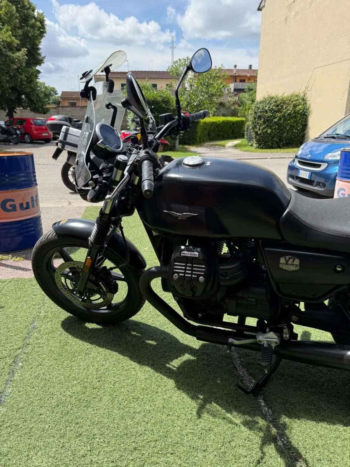 Moto Guzzi V7 Stone (2021 - 24) (9)