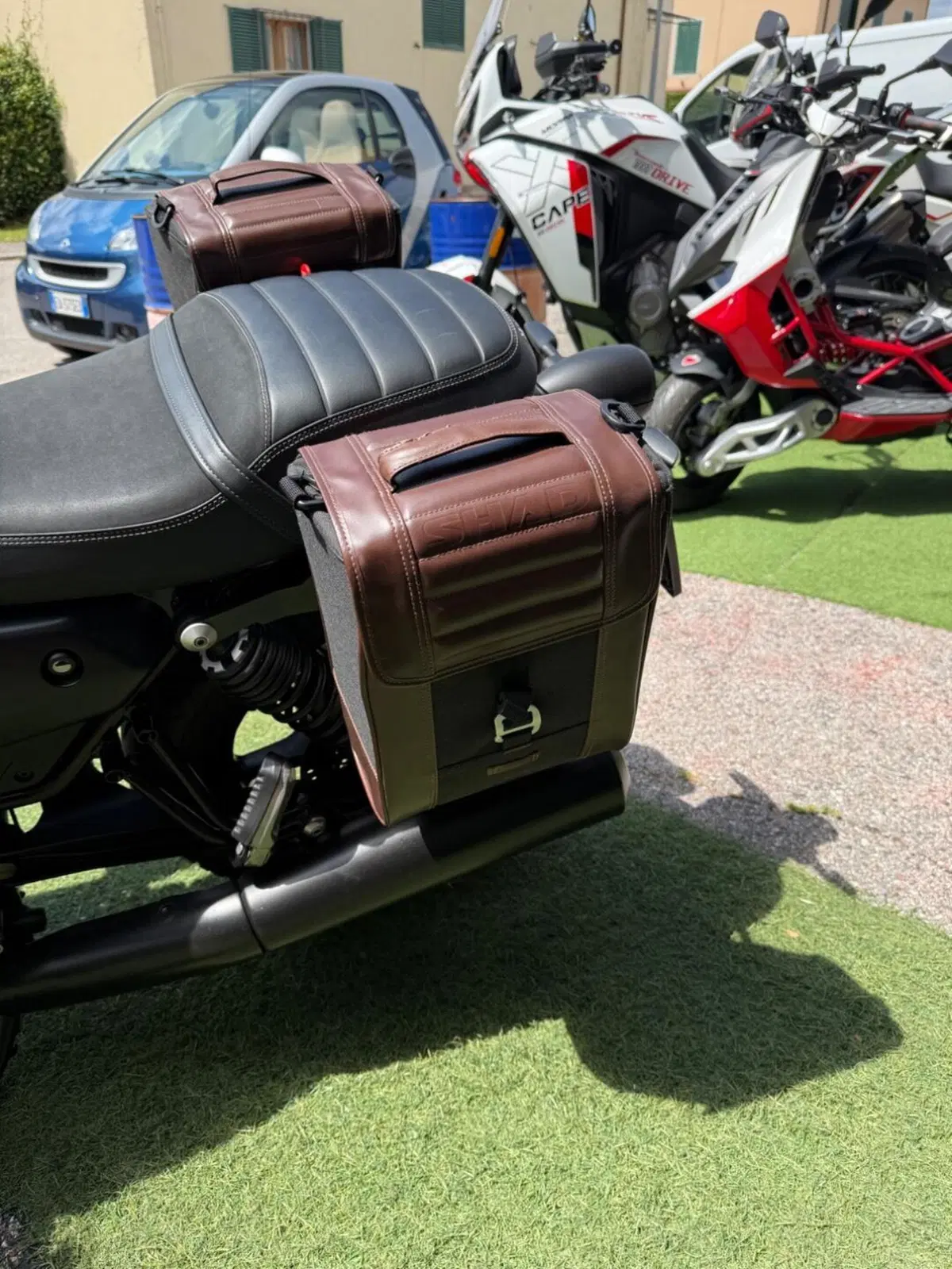 Moto Guzzi V7 Stone (2021 - 24) (10)