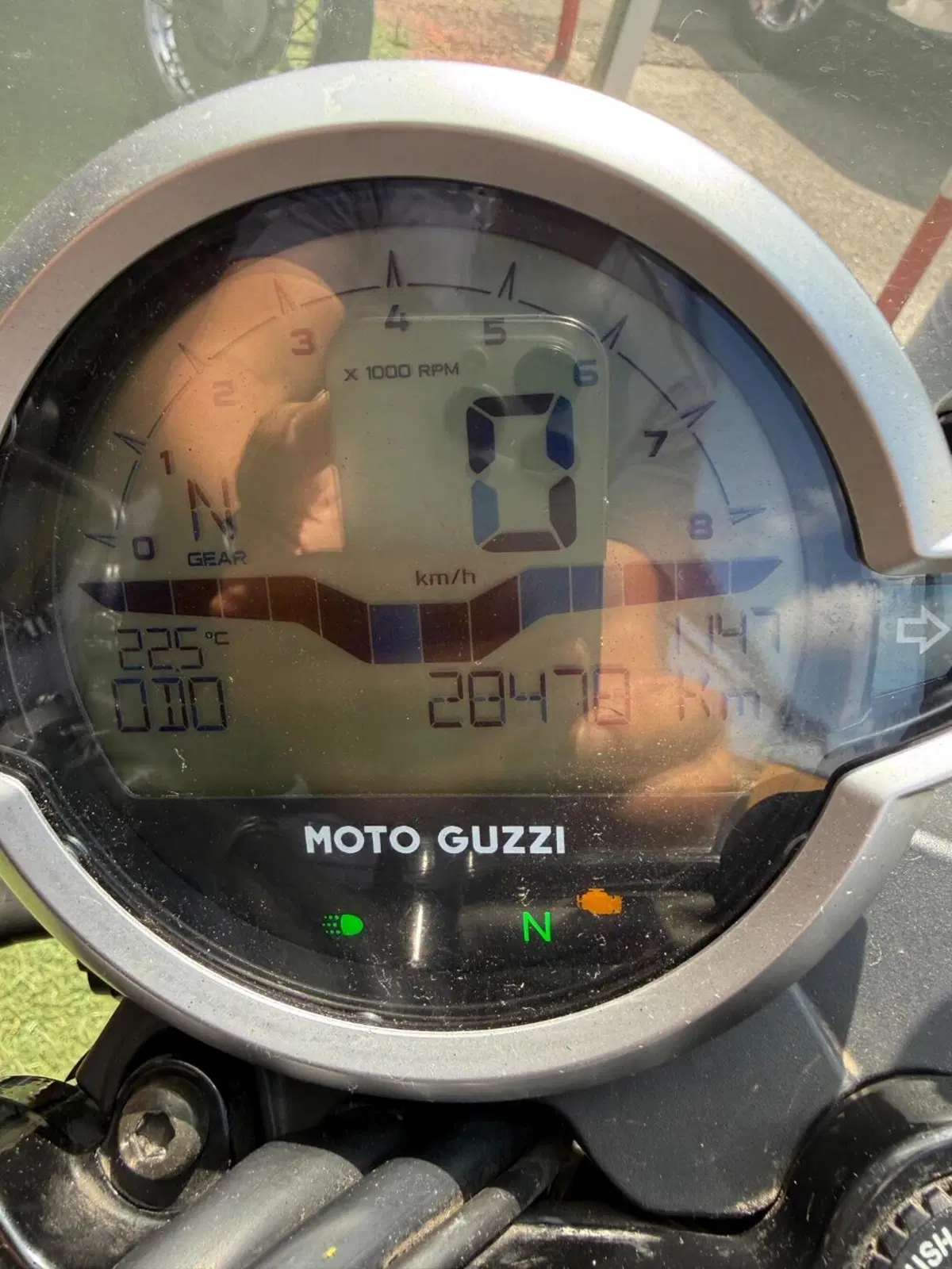 Moto Guzzi V7 Stone (2021 - 24) (12)