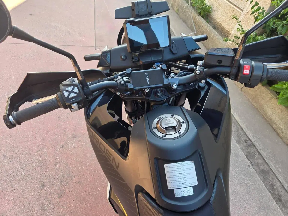 Husqvarna Norden 901 (2022 - 26) (6)
