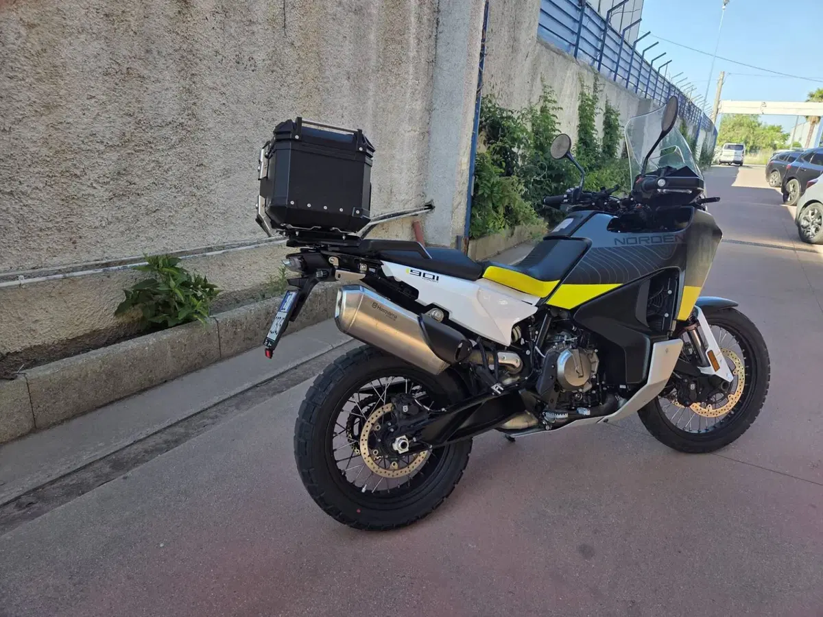 Husqvarna Norden 901 (2022 - 26) (3)