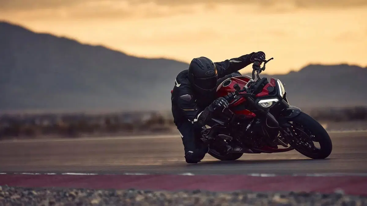 Triumph Street Triple 765 RS (2023 - 26) (4)