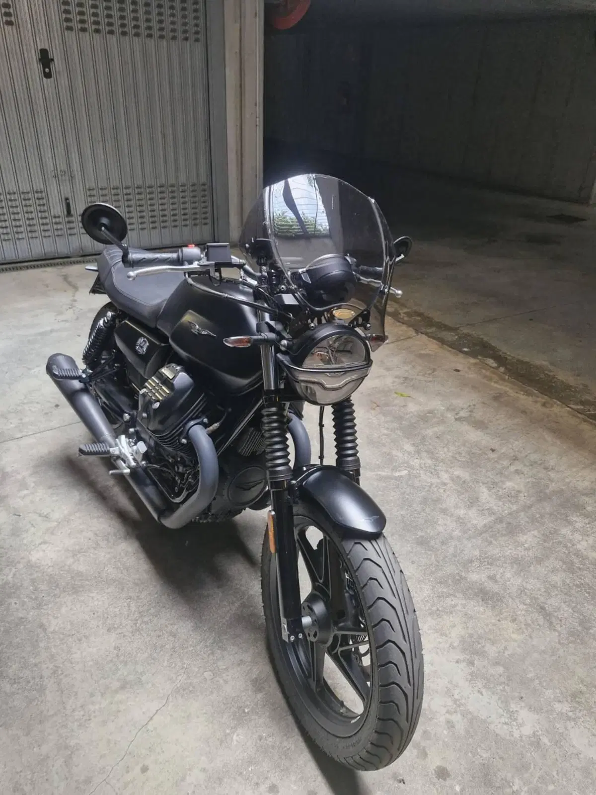Moto Guzzi V7 Stone (2021 - 24) (2)