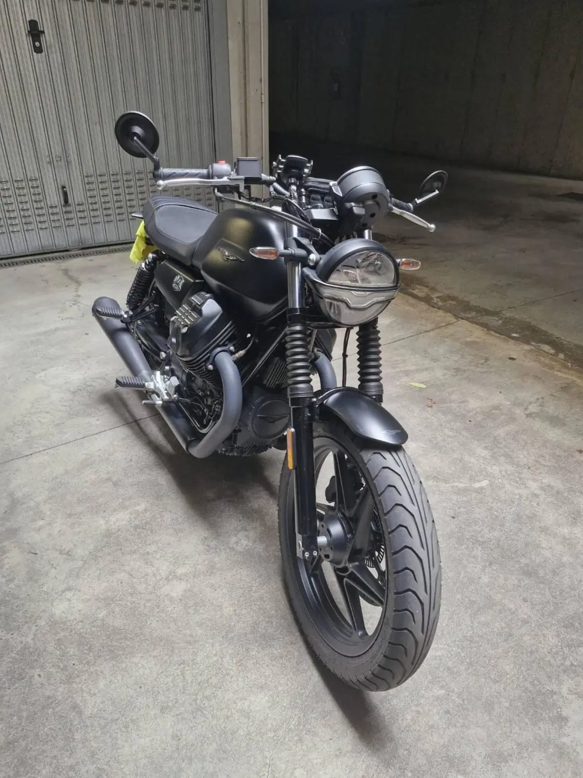 Moto Guzzi V7 Stone (2021 - 24) (7)