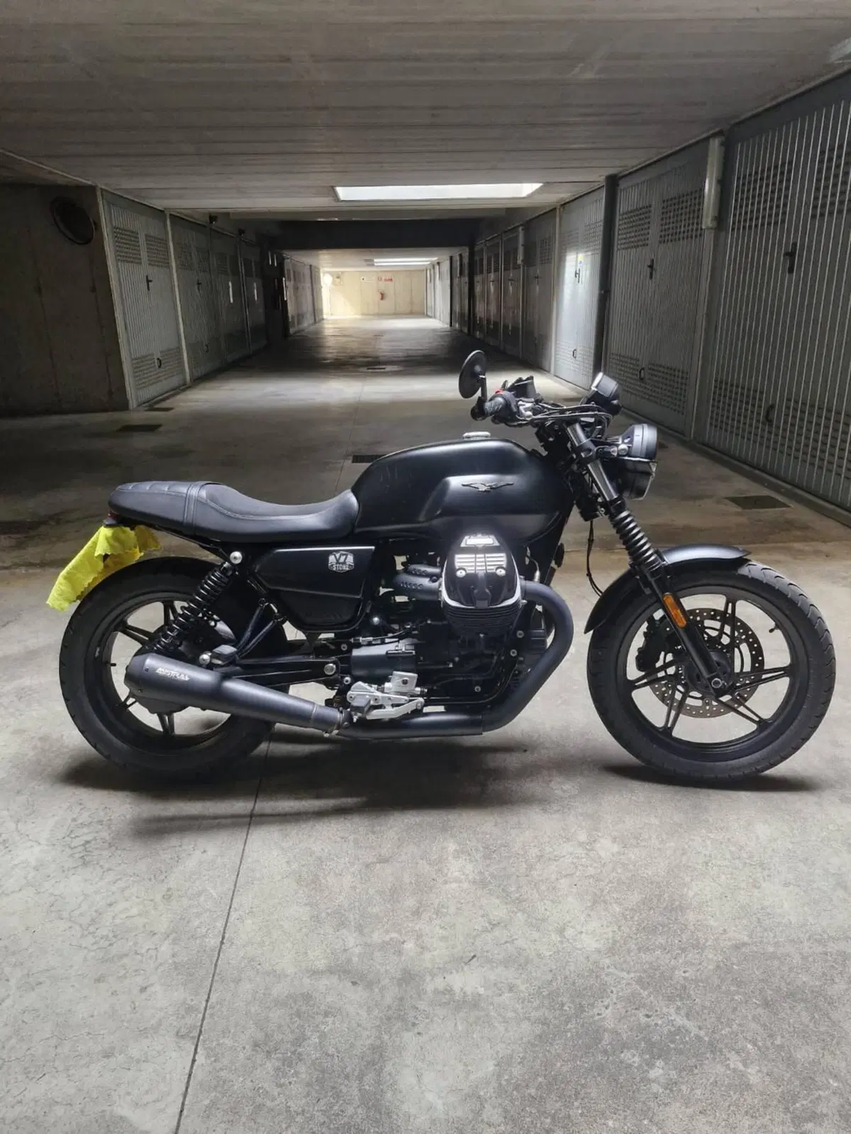 Moto Guzzi V7 Stone (2021 - 24) (8)