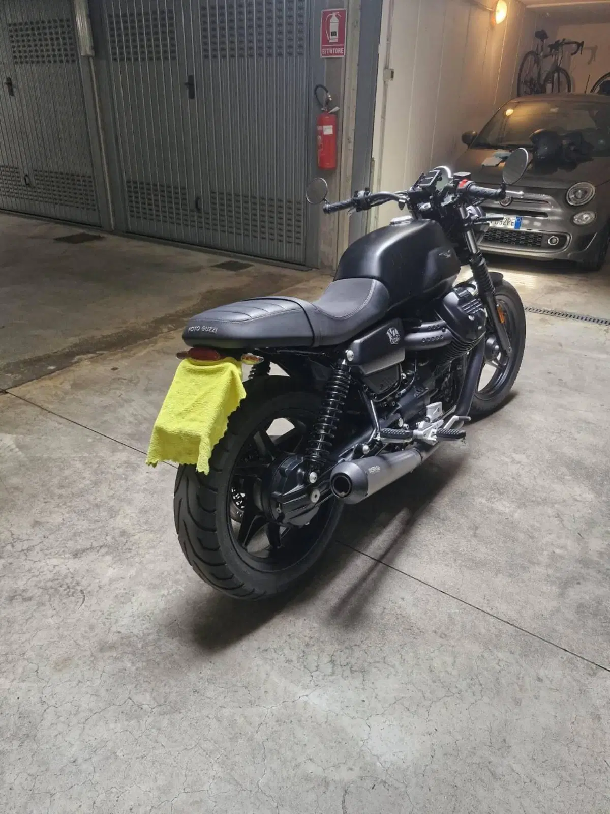 Moto Guzzi V7 Stone (2021 - 24) (9)