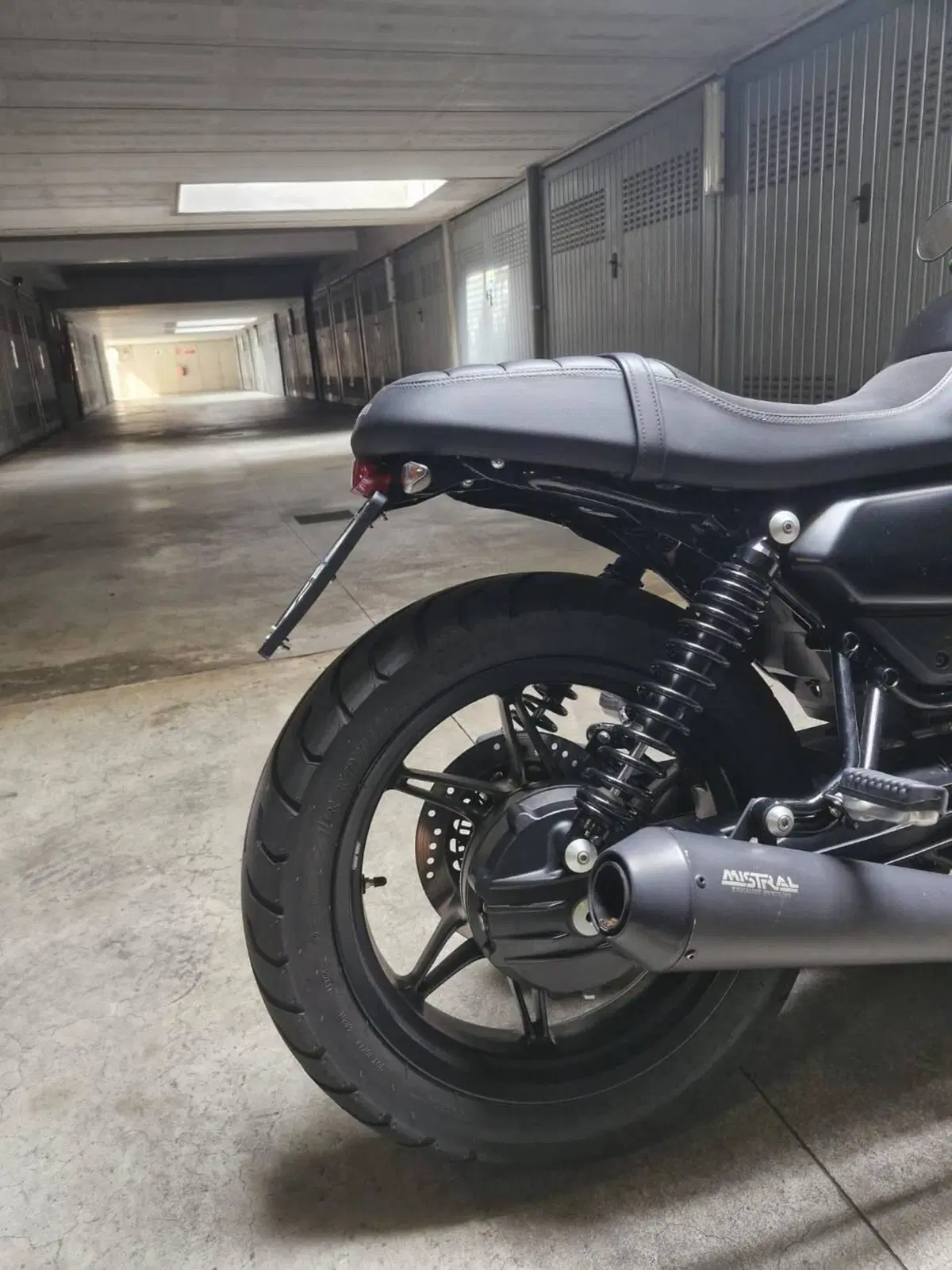 Moto Guzzi V7 Stone (2021 - 24) (10)