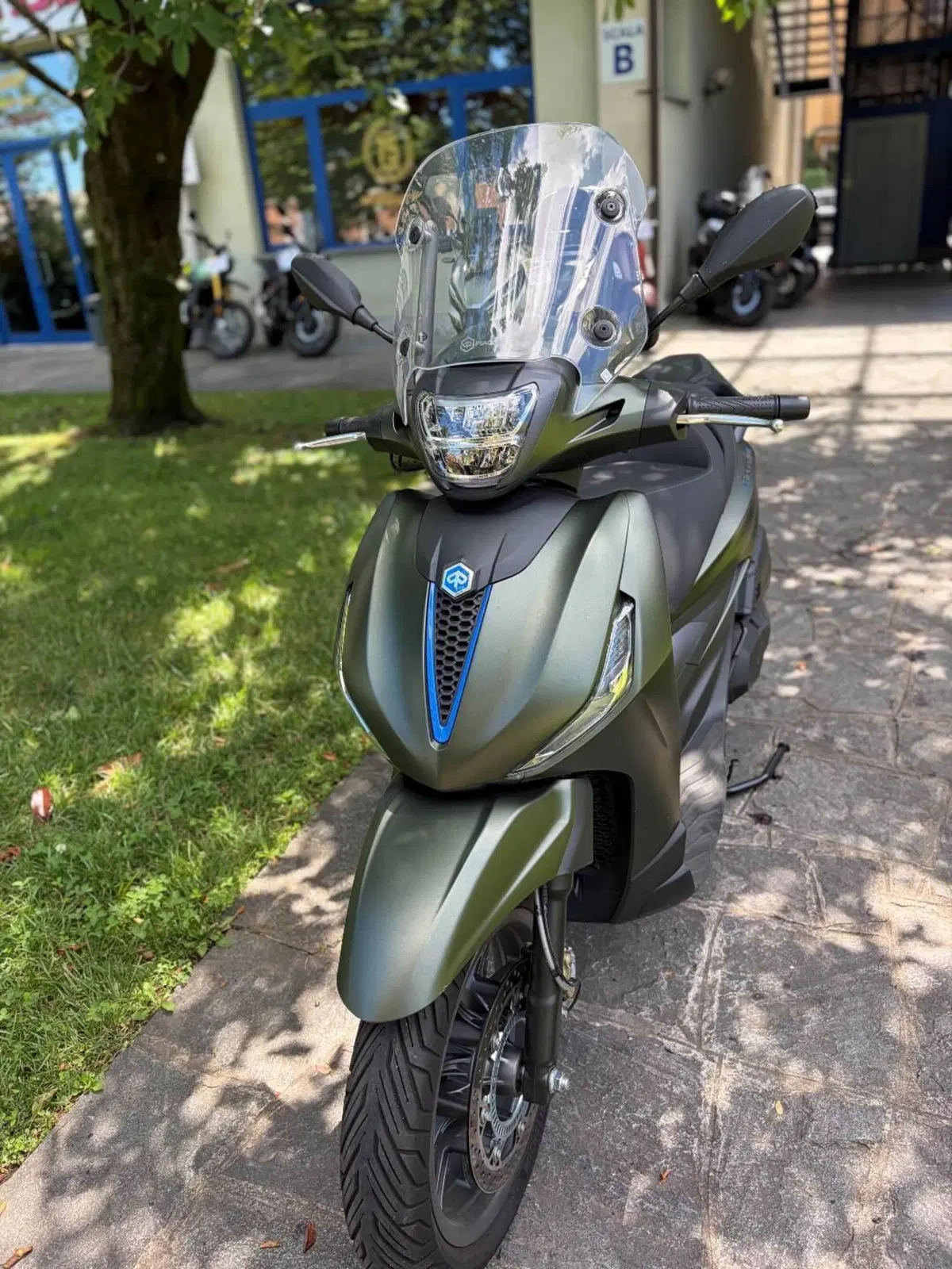Piaggio Beverly 400 S (2025 - 26) (2)