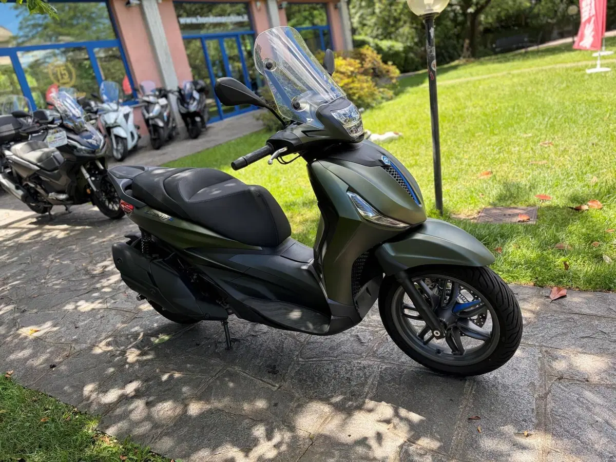 Piaggio Beverly 400 S (2025 - 26) (3)