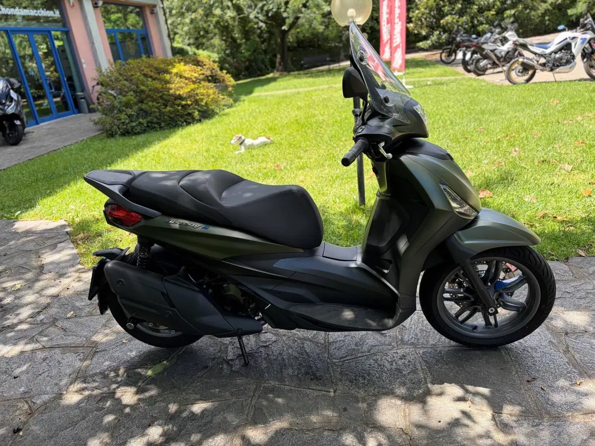 Piaggio Beverly 400 S (2025 - 26) (4)