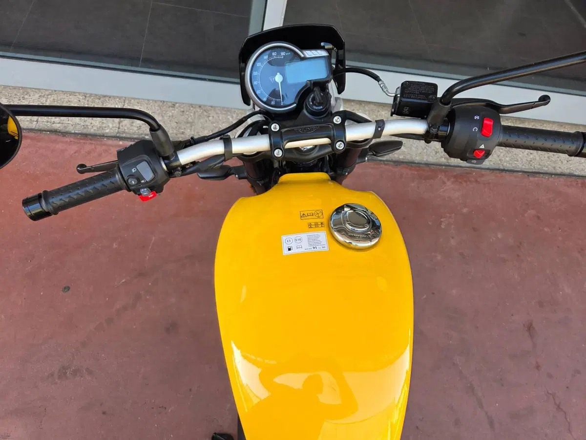 Triumph Tracker 400 (2026) (9)