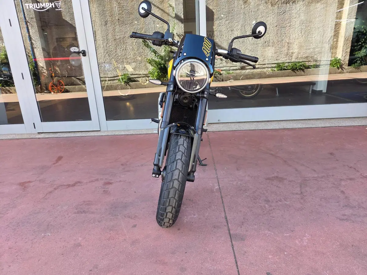 Triumph Tracker 400 (2026) (11)