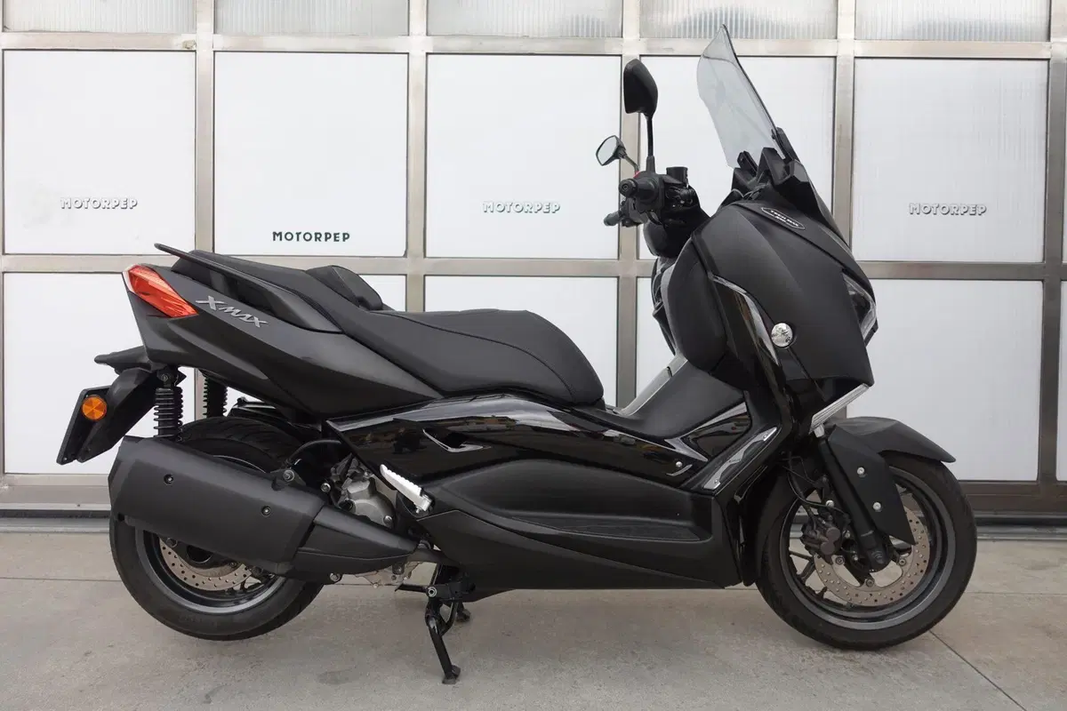 Yamaha X-Max 300 Tech Max (2020) (2)