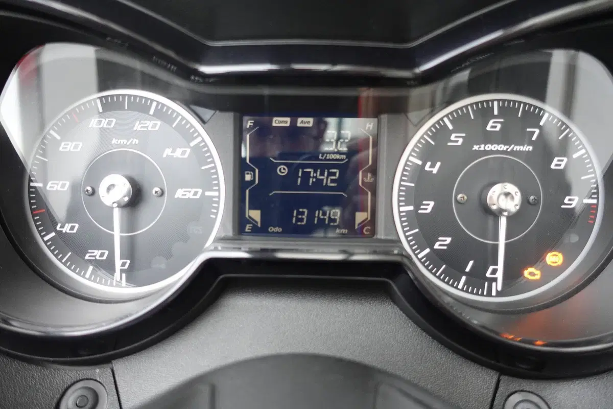 Yamaha X-Max 300 Tech Max (2020) (4)