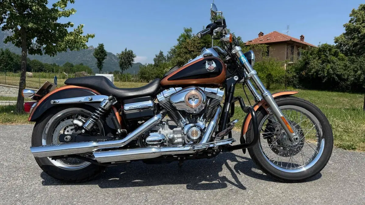 Harley-Davidson 1584 Super Glide Custom (2008 - 13) - FXDC