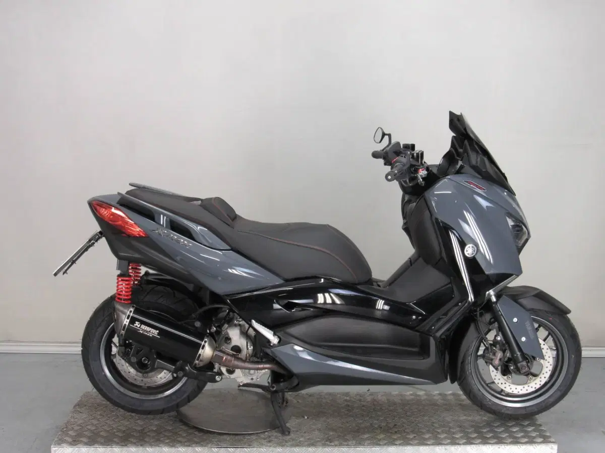 Yamaha X-Max 300 Tech Max (2021 - 24) (2)