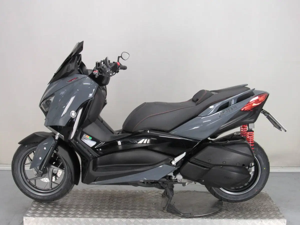 Yamaha X-Max 300 Tech Max (2021 - 24) (5)