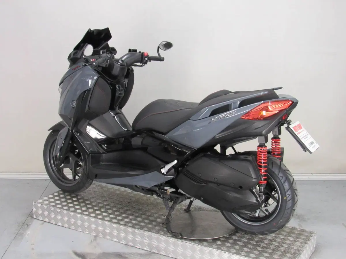Yamaha X-Max 300 Tech Max (2021 - 24) (6)