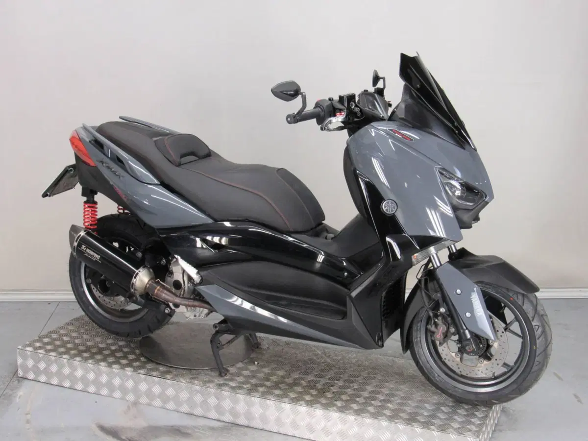 Yamaha X-Max 300 Tech Max (2021 - 24) (9)