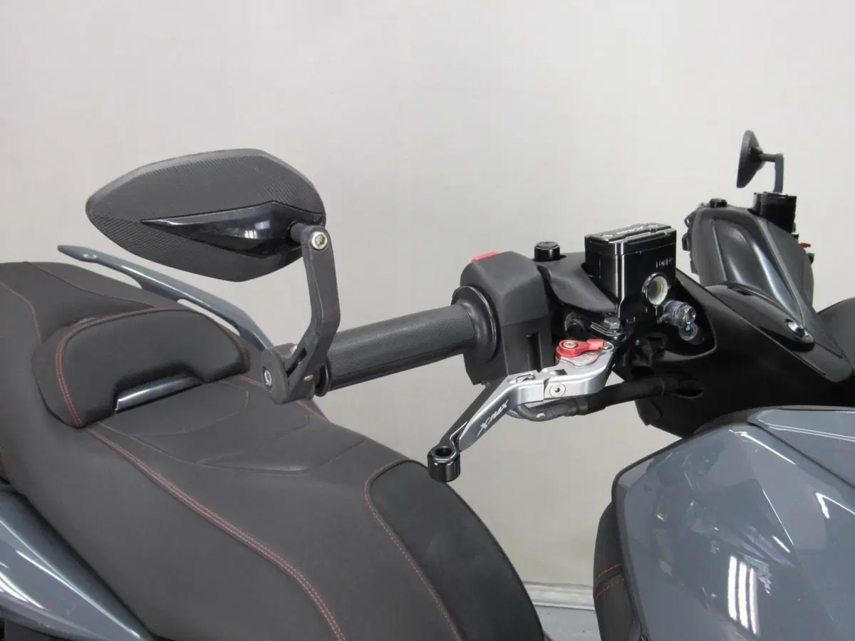 Yamaha X-Max 300 Tech Max (2021 - 24) (11)