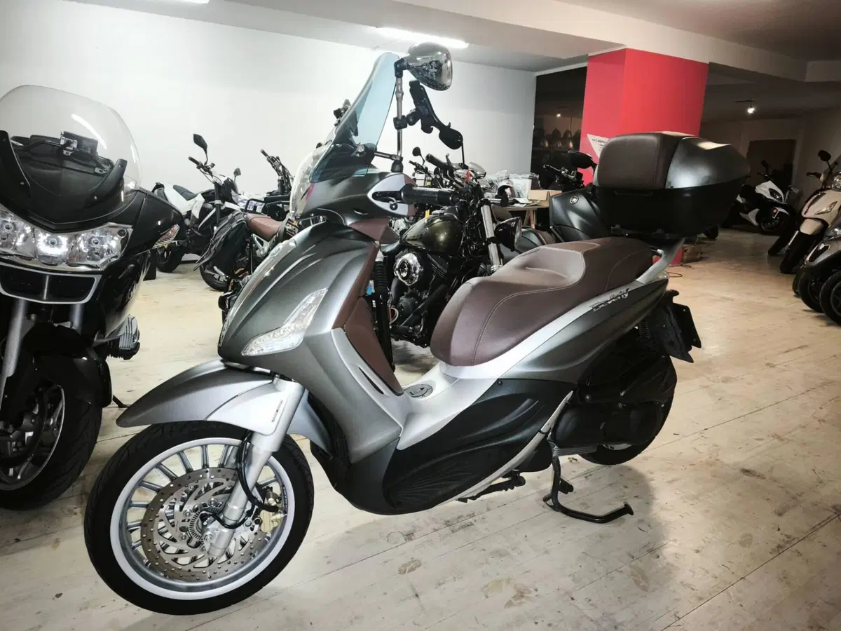 Piaggio Beverly 300 i.e. ABS-ASR (2016 - 20) (3)