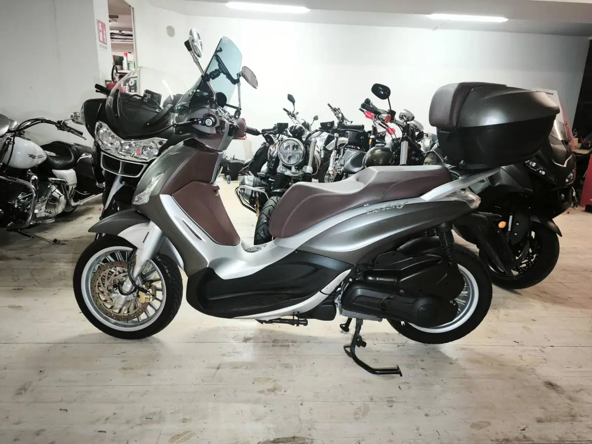 Piaggio Beverly 300 i.e. ABS-ASR (2016 - 20) (4)