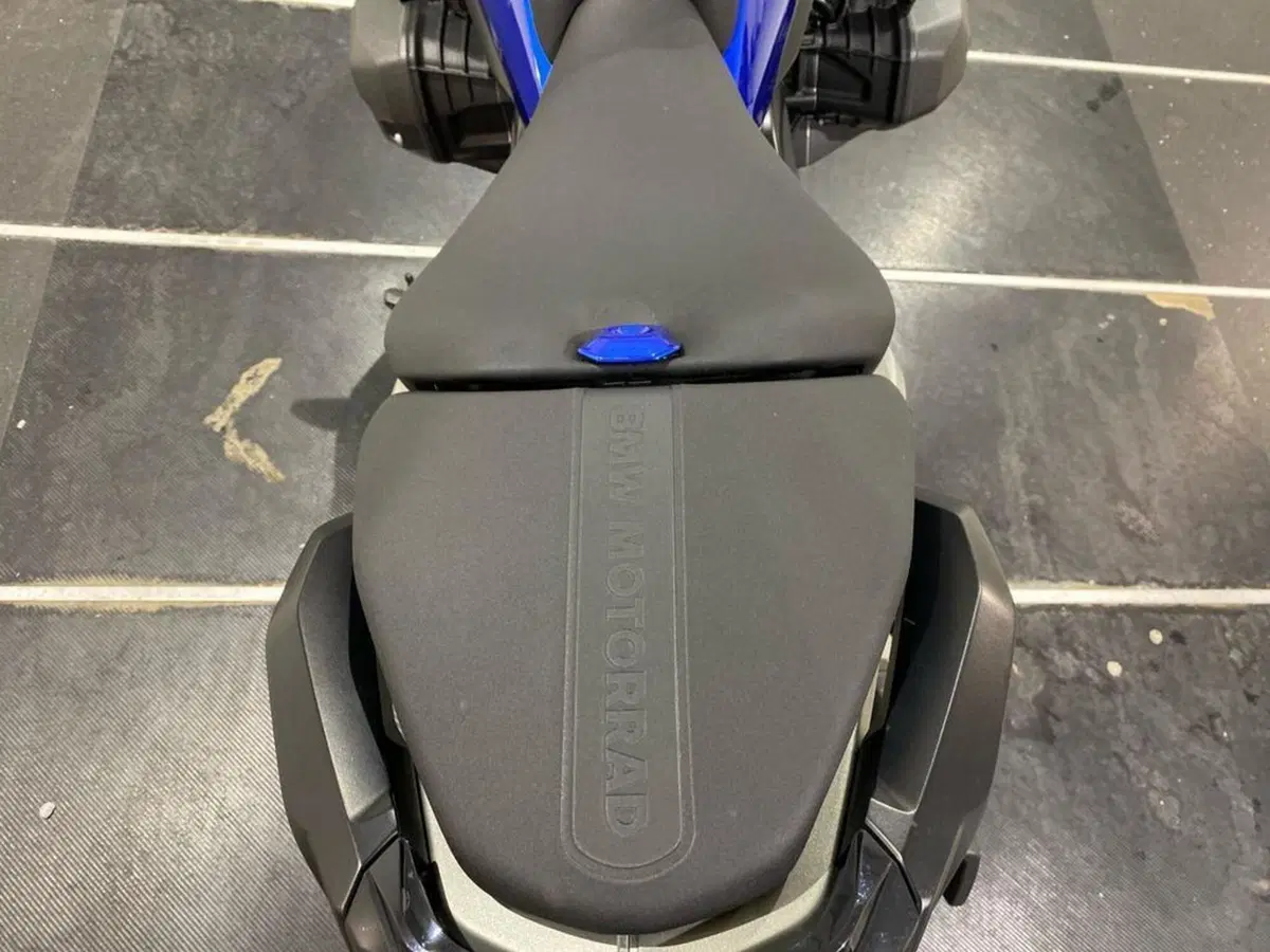 Bmw R 1300 R (2026 - 27) (10)