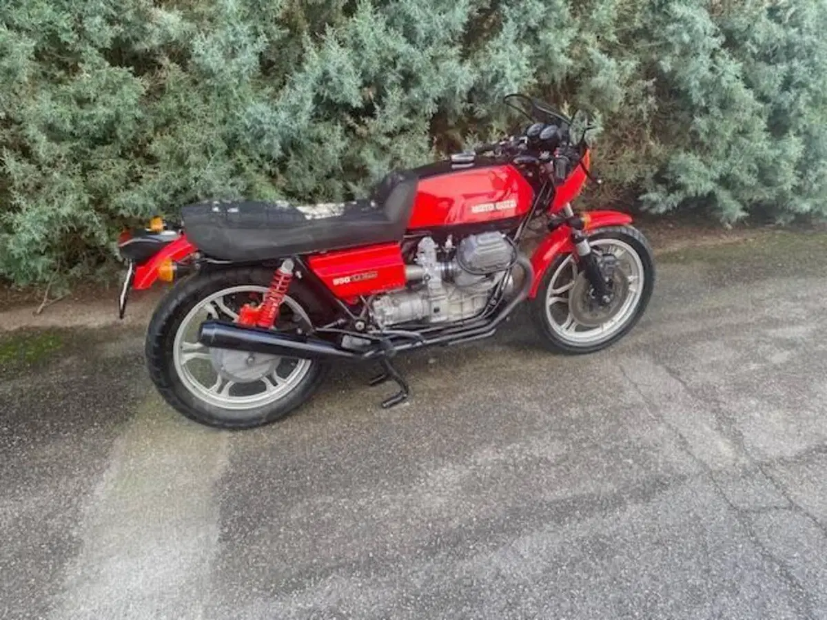 Moto Guzzi LE MANS 1 (4)