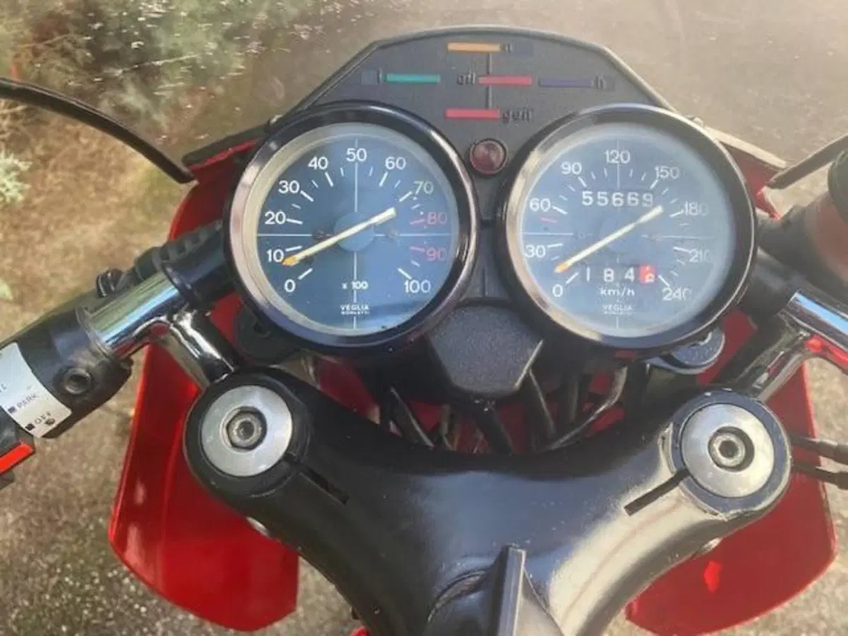 Moto Guzzi LE MANS 1 (6)
