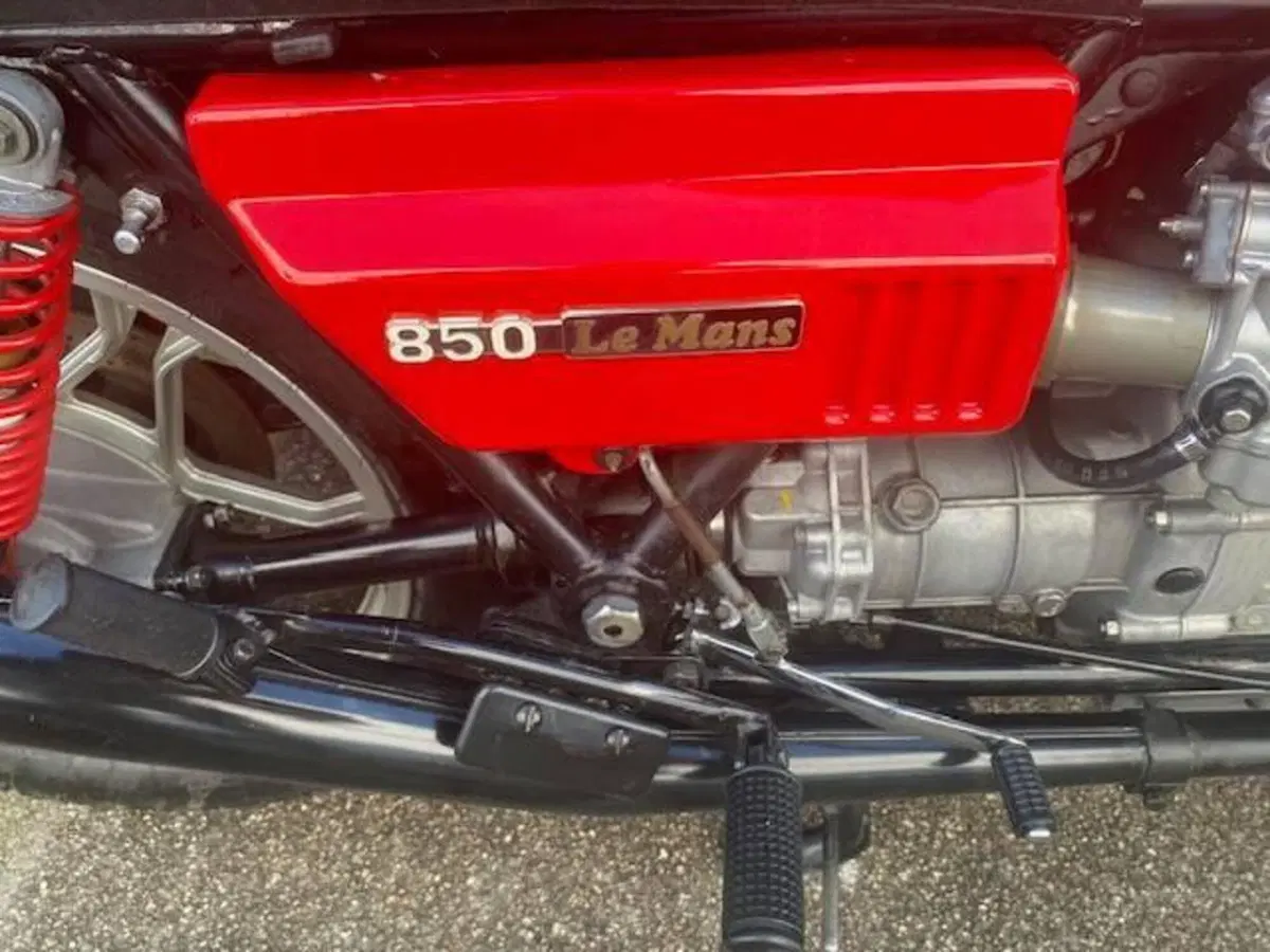 Moto Guzzi LE MANS 1 (7)