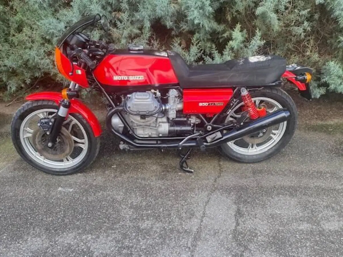 Moto Guzzi LE MANS 1 (9)