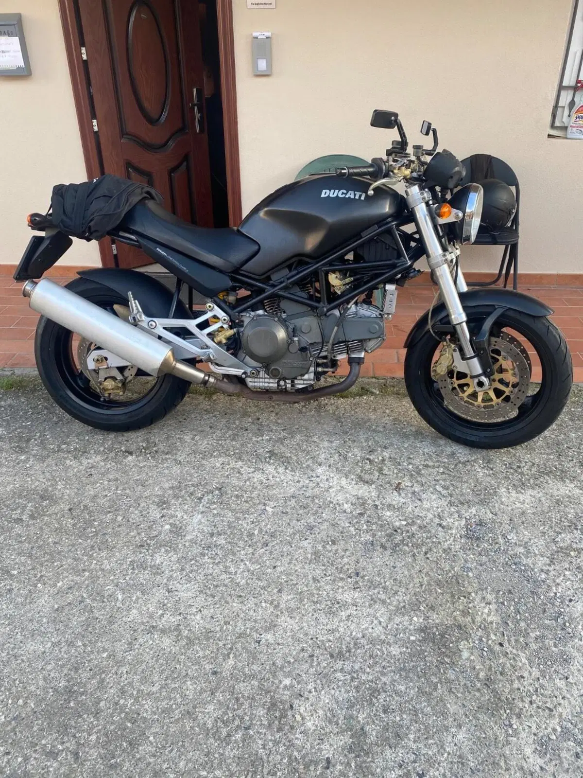 Ducati Monster 900 City Dark I.E. (1999 - 02) (3)