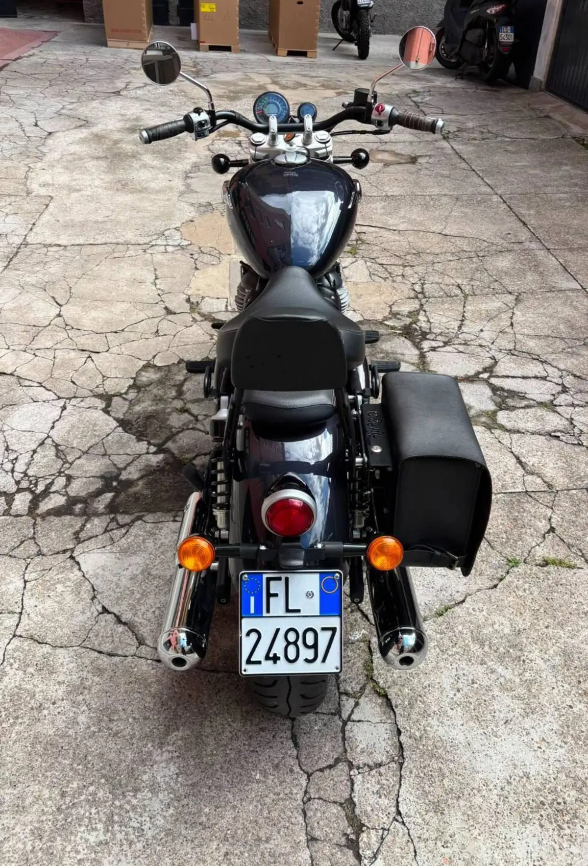 Royal Enfield Super Meteor 650 (2023 - 26) (4)