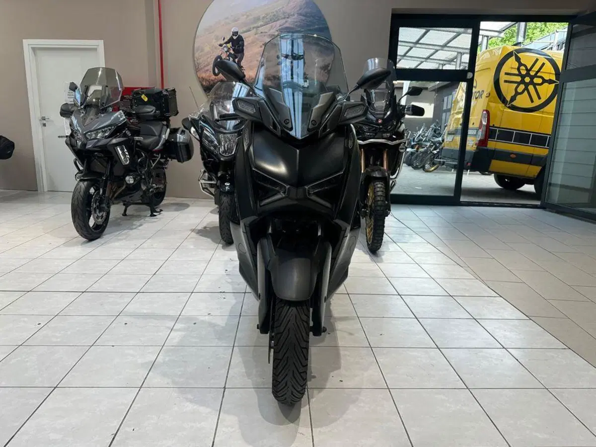 Yamaha X-Max 300 Tech Max (2021 - 24) (2)